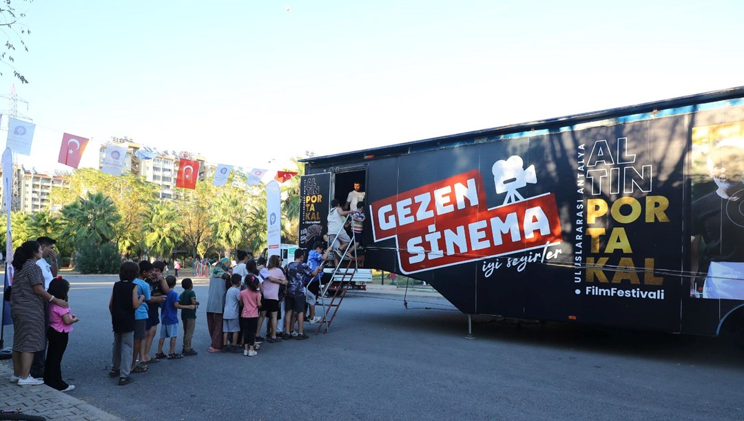 Altın Portakal Sinema Tırı, ilçelerde sinemaseverlerle buluşuyorc