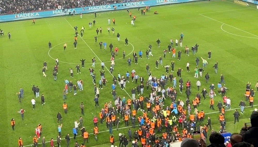 Olaylı Trabzonspor-Fenerbahçe maçı soruşturması: 4 futbolcu ile 23 taraftar için uzlaştırma kararı