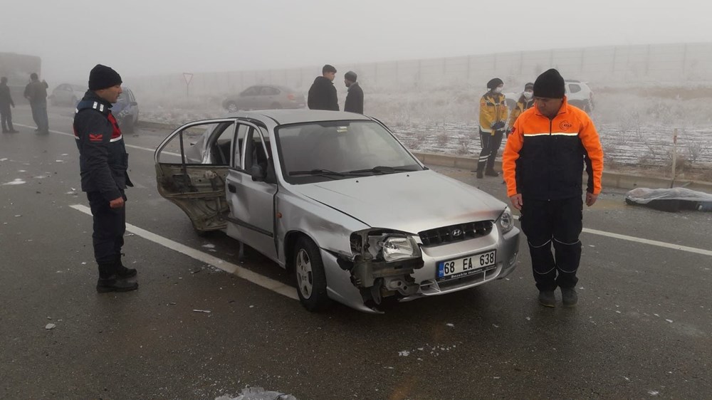 Buzlanma ve sis zincirleme kaza getirdi: 2 ölü, 12 yaralı - 9