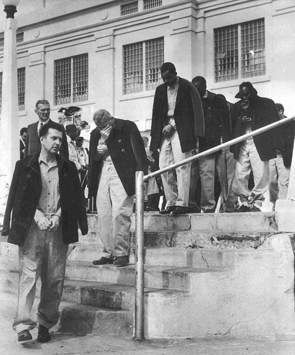 Vintage prison. Сан Франциско тюрьма Алькатрас. Начальник тюрьмы Алькатрас. Alcatraz in 1960. Алькатрас заключенные женщины.