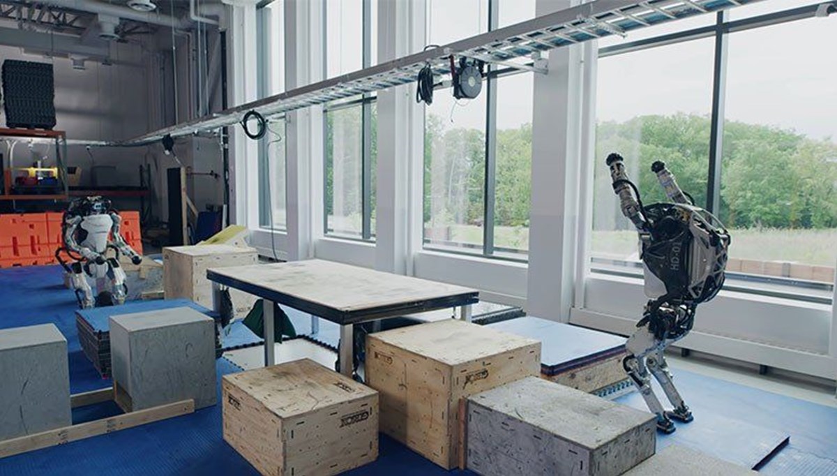 Boston Dynamics'ten parkur videosu