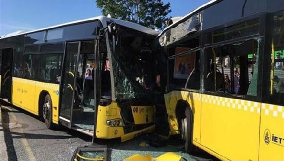 Iett Den Avcilar Da Iki Metrobusun Carpistigi Kazaya Iliskin Aciklama Ntv