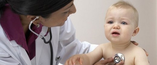 Врач педиатр ребенок вакцинация. Осмотр ребенка. Уколы детям. Прививка детям. Детский врач педиатр.