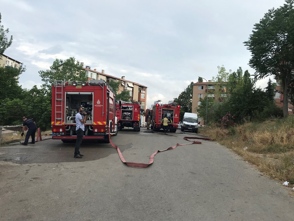 Ataşehir'de korkutan yangın - 1