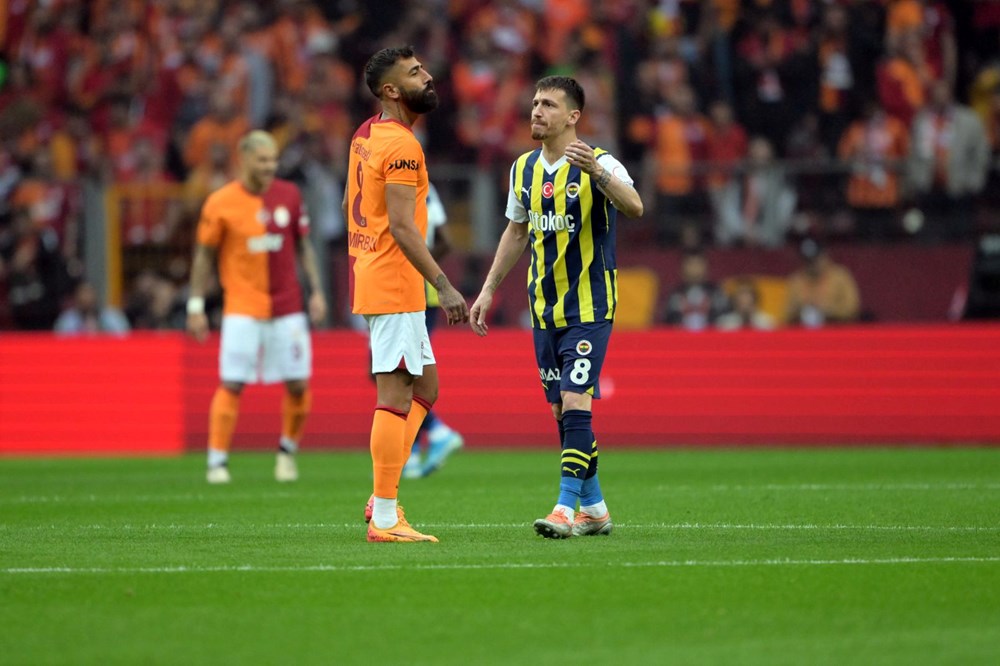 Fenerbahçe, derbide Galatasaray'ı yendi: Süper Lig'de şampiyonluk son haftaya kaldı - 14