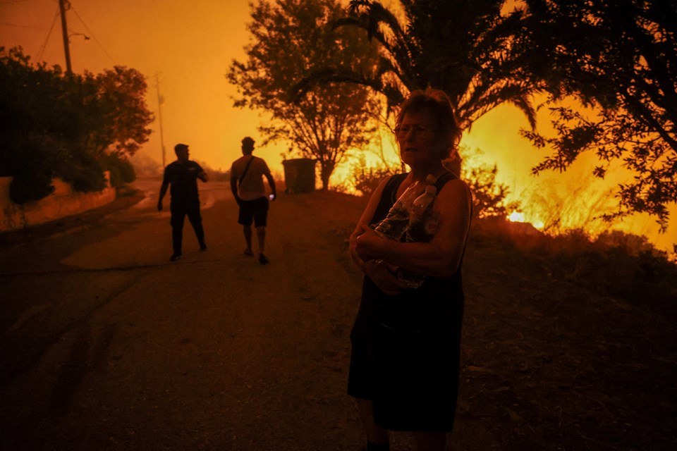 Yunanistan'da orman yangınlarına müdahale edildi - 1