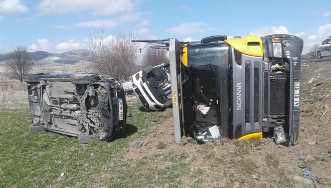 Cipleri ta��yan t�r yoldan ��kt�