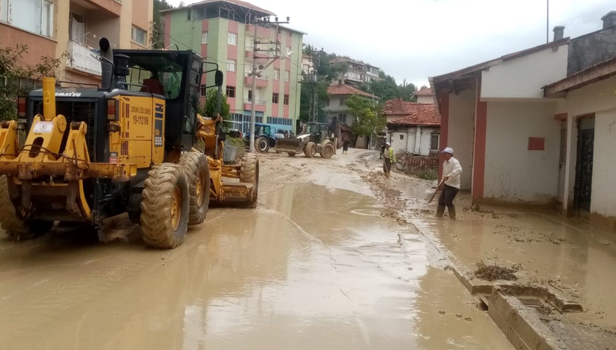 Çorum'da sağanak etkili oldu: Evleri su bastı
