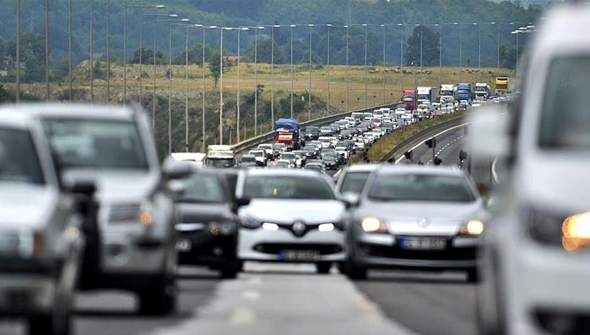 Trafikte yeni cezalar: Ehliyetlerine el konulacak