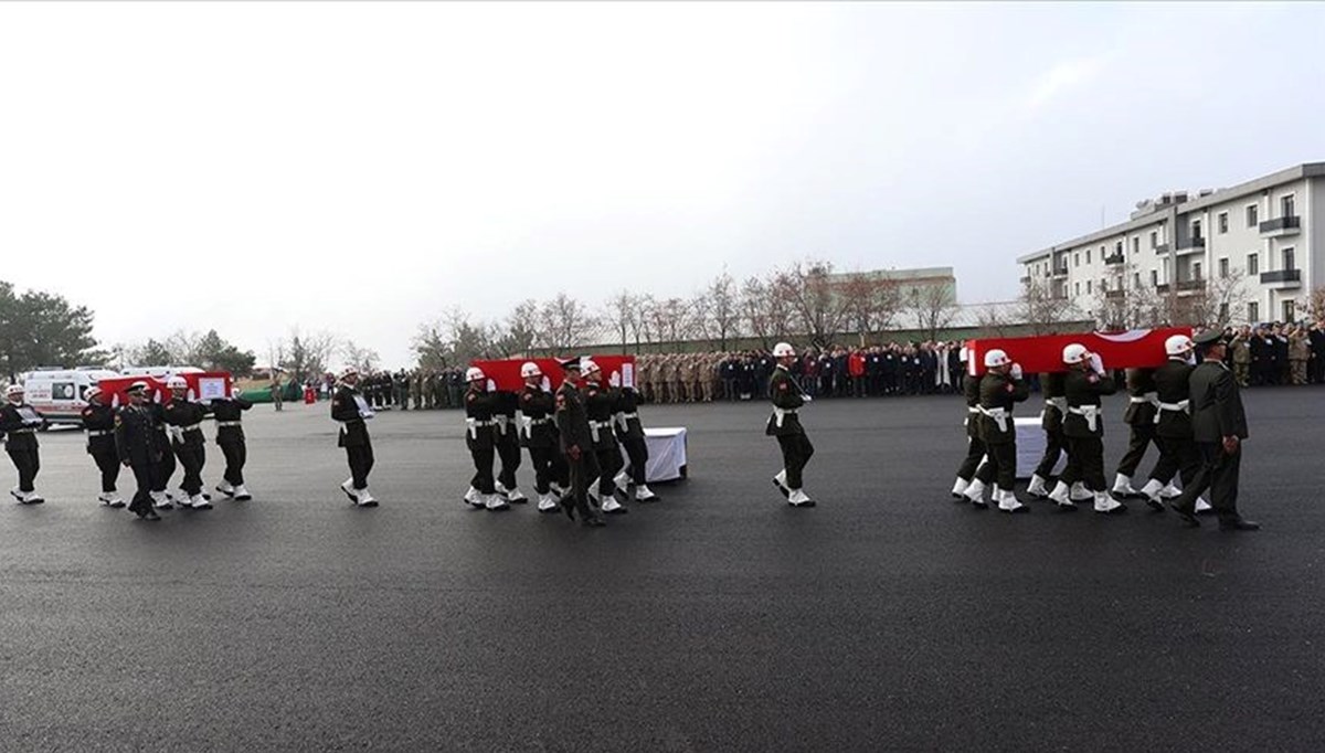 Türkiye şehitlerini uğurladı Türkiye şehitlerini uğurladı