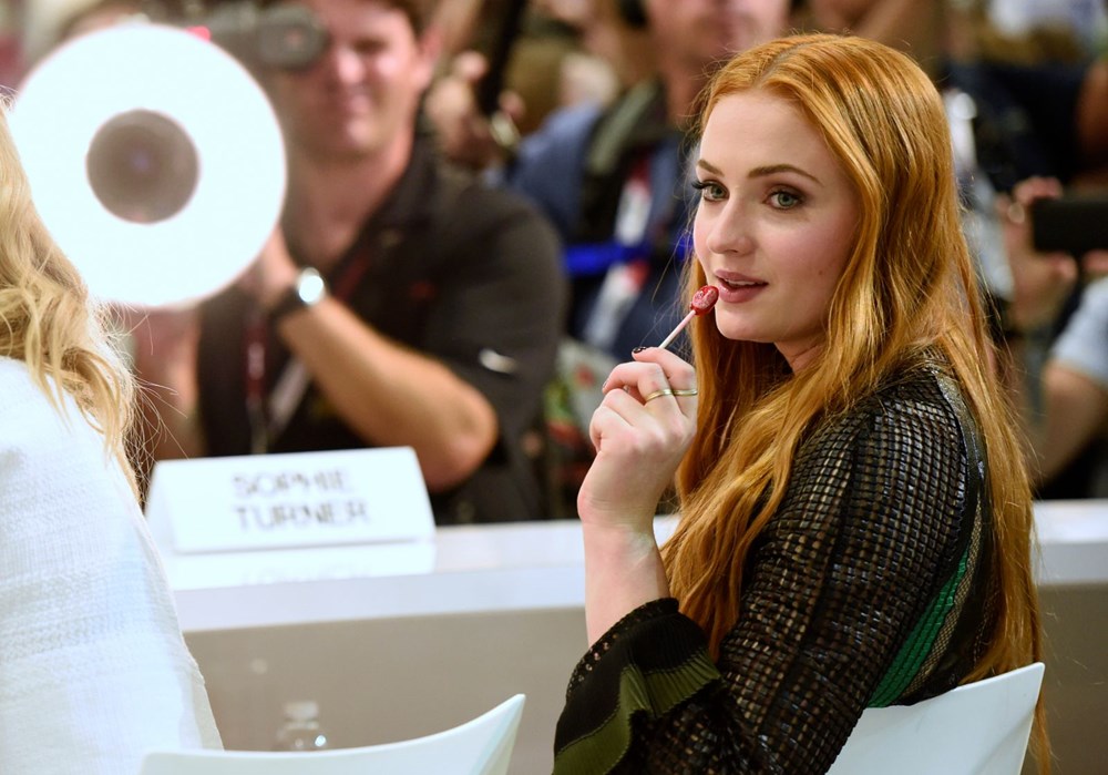 Sophie Turner bebeğinin fotoğraflarını çeken paparazzileri topa tuttu - 2