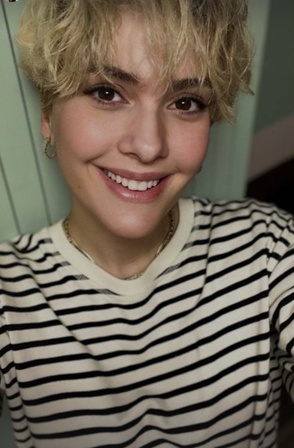 Birce Akalay saçlarını kısacık kestirdi! (Ünlülerin değişimi) - 67
