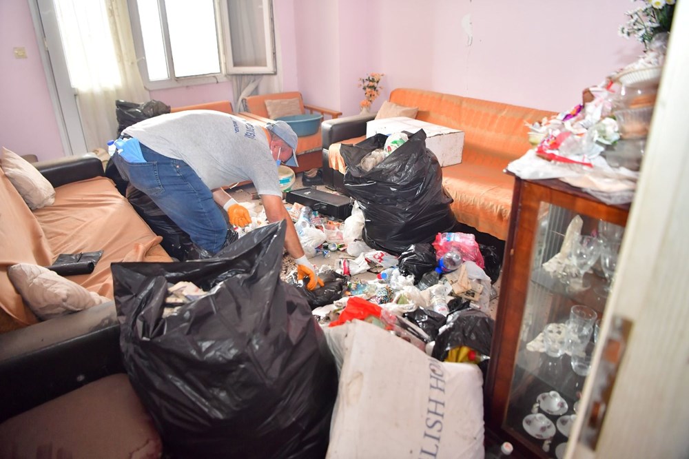 20 ton çöp çıkan evin sahibi: Yapmayın, bunlar yılların emeği - 3