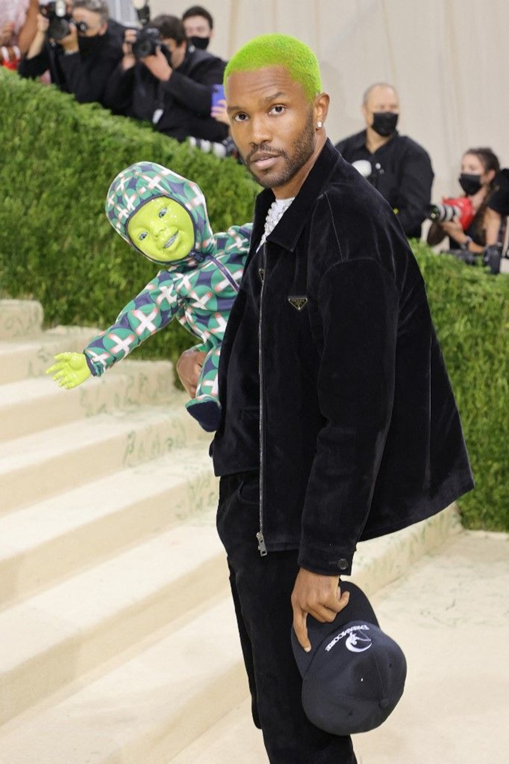 Frank Ocean 2021 MET Gala'ya robot bebekle katıldı - 5