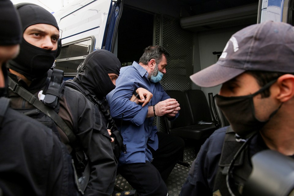 Brüksel'de tutuklanan ırkçı Yunan vekil Atina'ya getirildi - 1