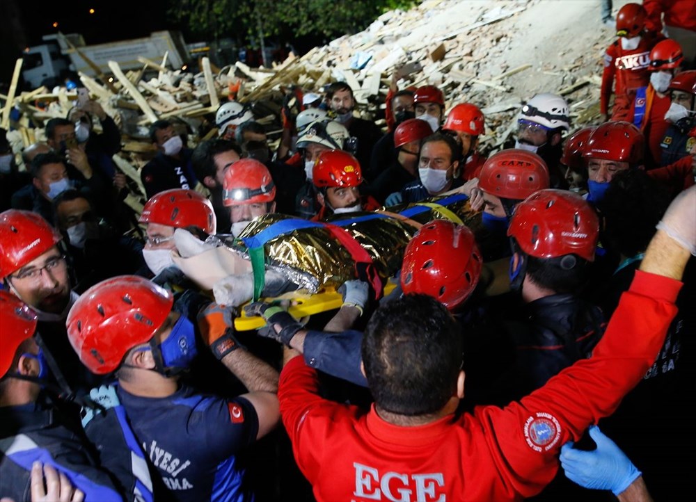 İzmir'de deprem sonrası enkaz altındakiler için zamana karşı yarış (33 saat sonra kurtarıldı) - 27