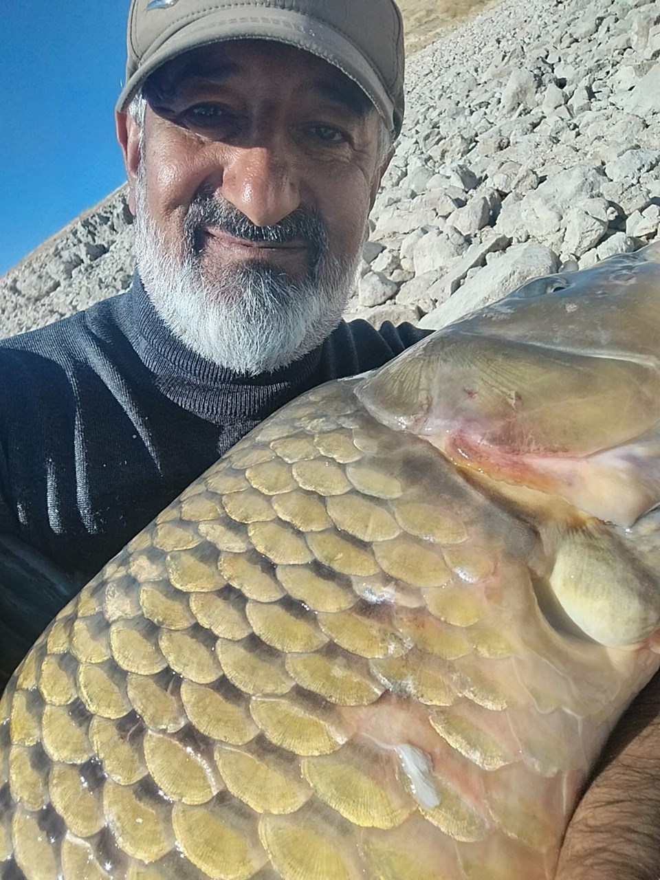 Amatör balıkçı 20 kiloluk sazan yakaladı - 1