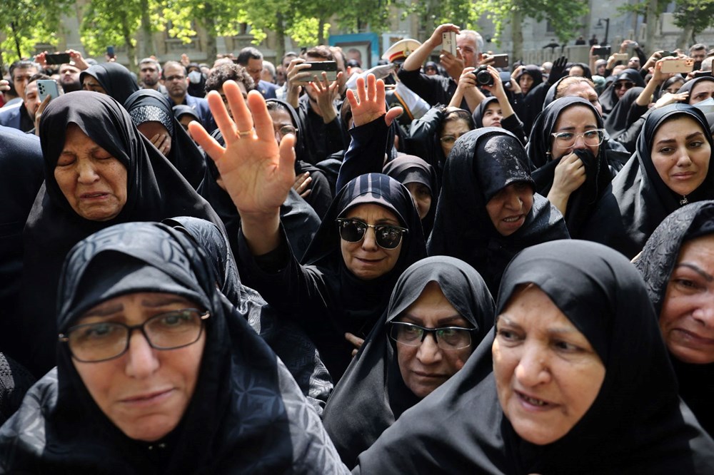 İran Cumhurbaşkanı Reisi ve Dışişleri Bakanı Abdullahiyan toprağa veriliyor - 5