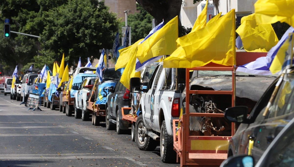 İsrail’de esir yakınlarından konvoylu protesto