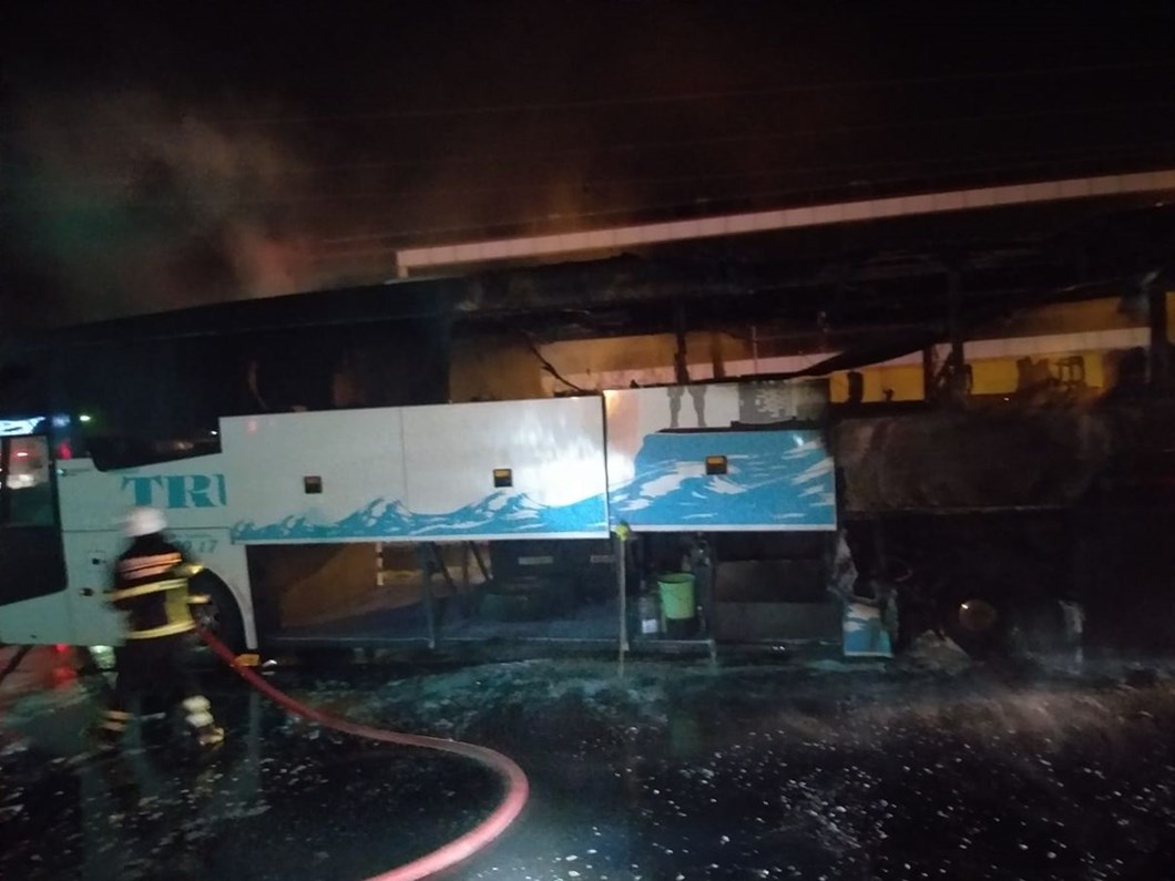 Tekirdag Da Seyir Halindeki Yolcu Otobusu Yandi Ntv