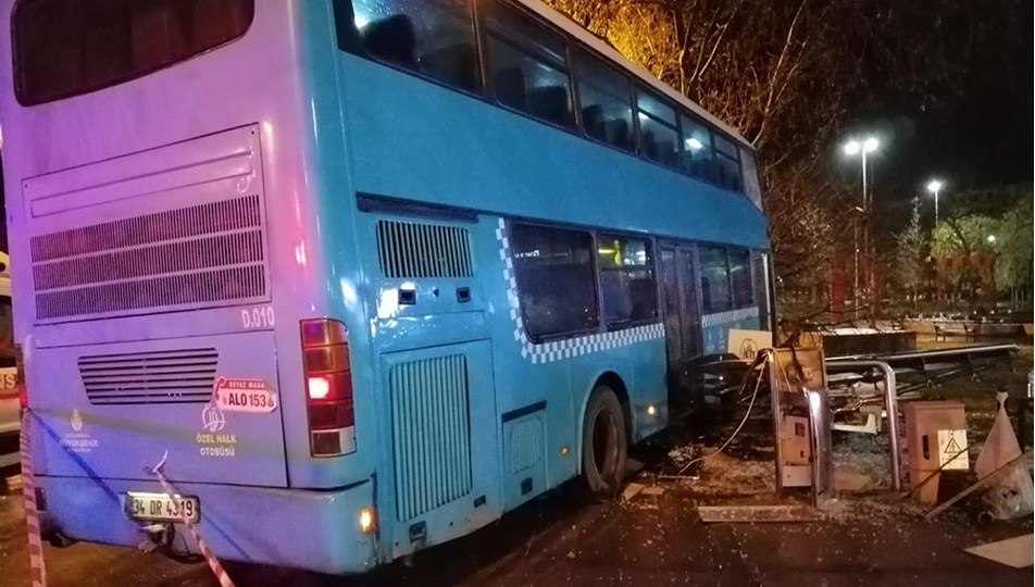 Istanbul Kartal Da Halk Otubusu Duraga Daldi 3 U Agir 5 Yarali Ntv