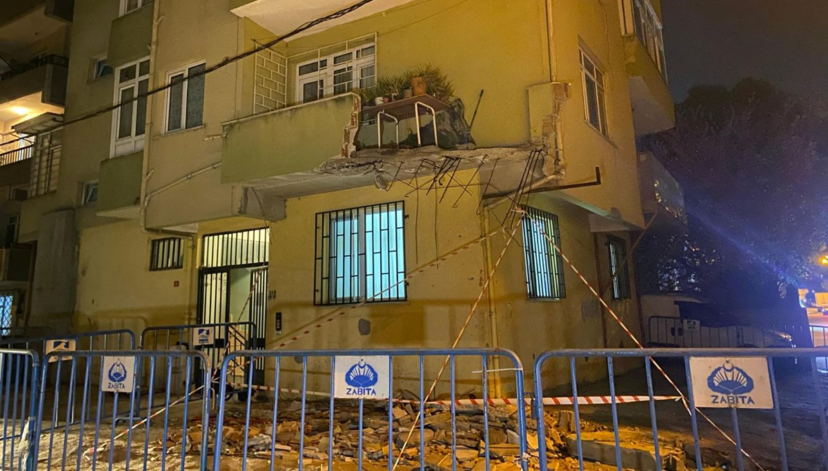 Beş katlı binanın balkonu çöktü Beş katlı binanın balkonu çöktü