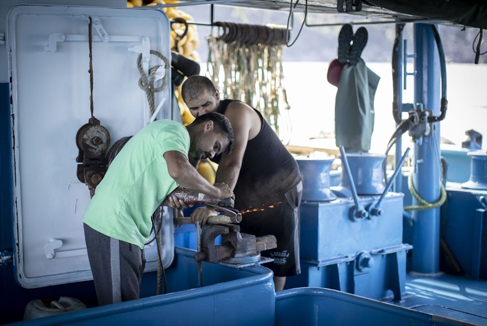 Kerja keras reporter yang menghabiskan 5 hari bersama para nelayan di Laut Hitam - 13