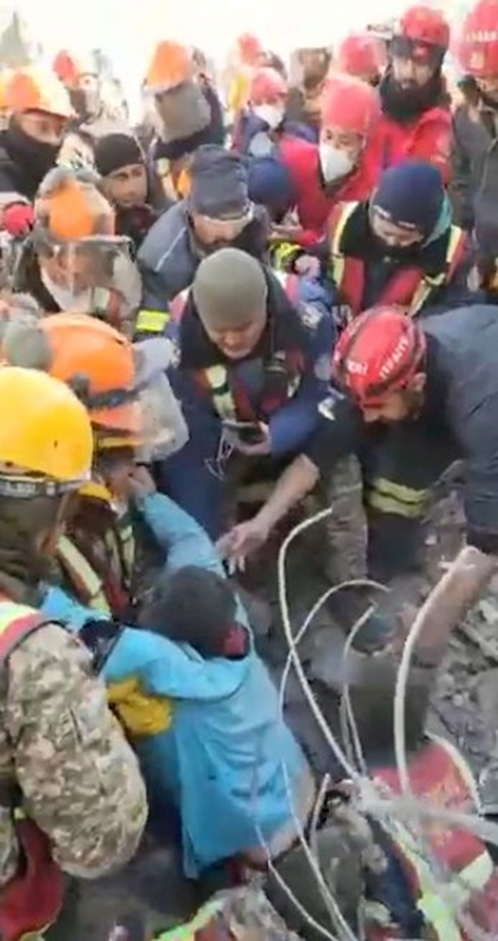 Deprem bölgesinden mucize kurtuluşlar - 28