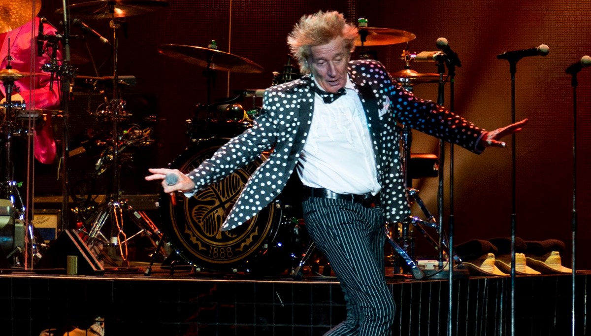 Rod Stewart: Yedi kişilik Ukraynalı aileye ev tuttum