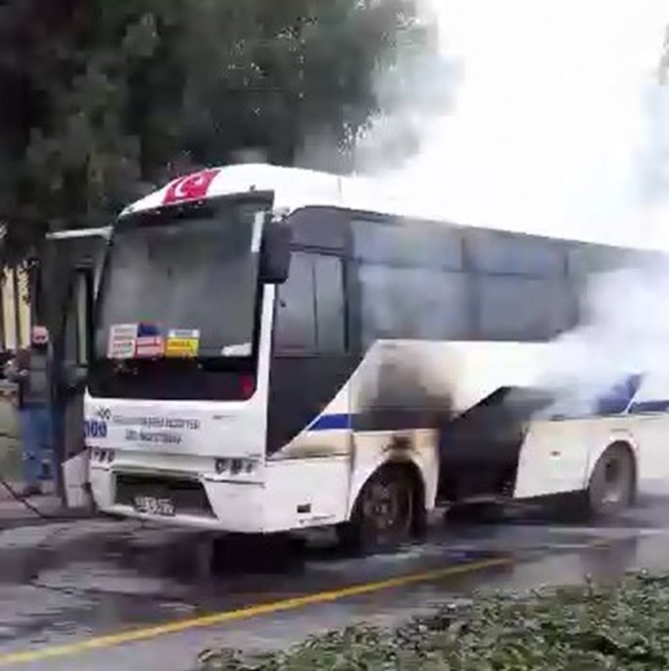 Halk otobüsünde korkutan yangın - 1