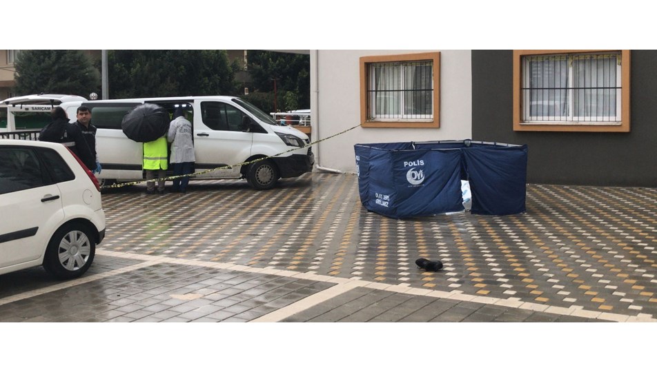 Adana'da bir kadın otoparkta ölü bulundu