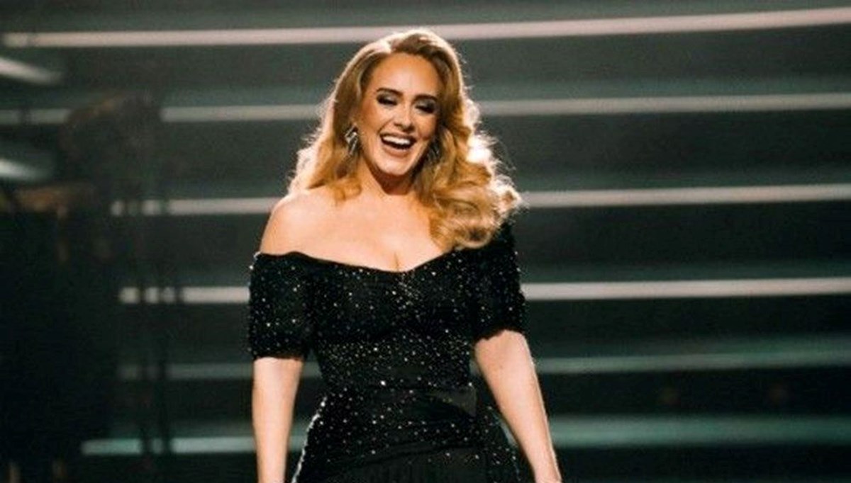 Adele'den bir rekor daha: 2021'in en hızlı satan albümü oldu
