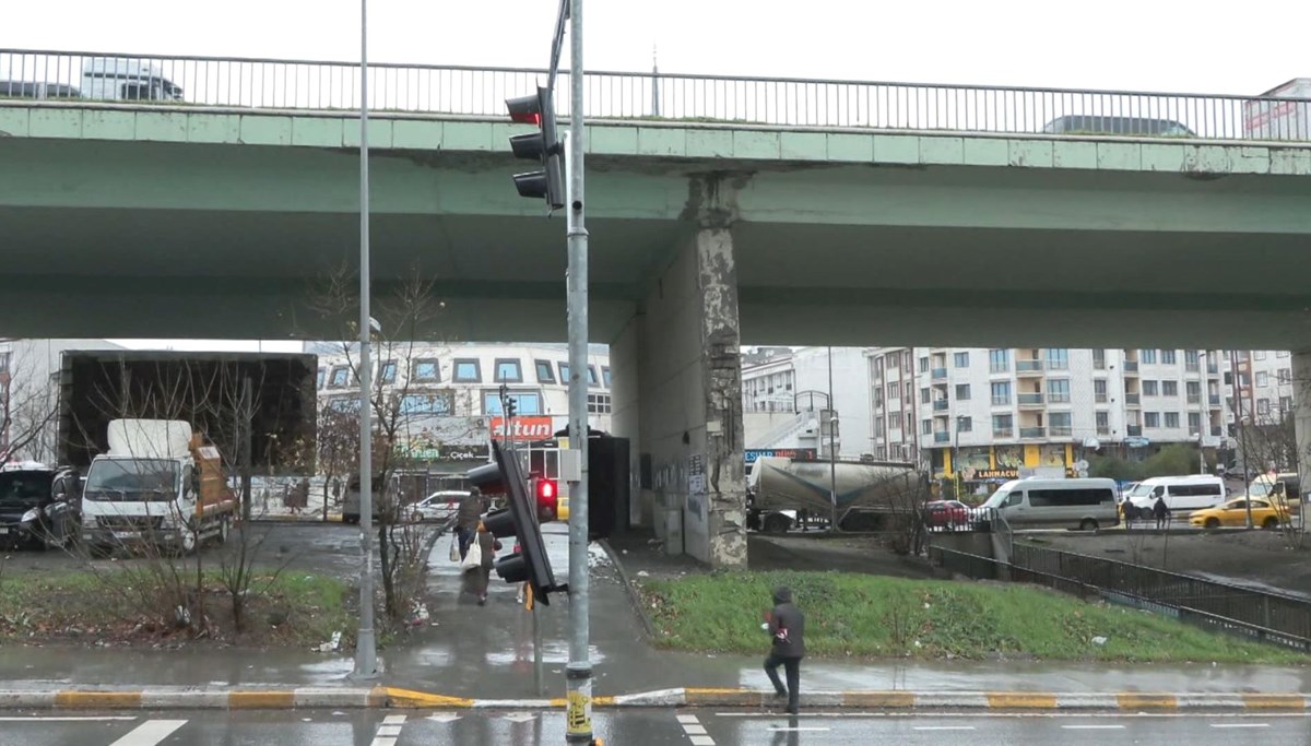 Esenyurt'ta köprü tehlike saçıyor