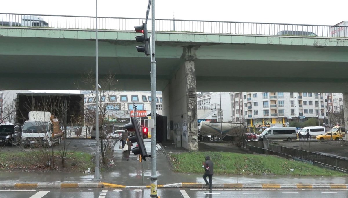 Esenyurt'ta köprü tehlike saçıyor Esenyurt'ta köprü tehlike saçıyor