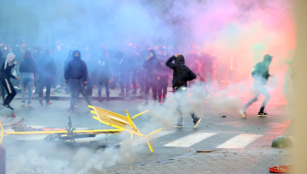 Brüksel'de binlerce kişi bir kez daha Covid-19 tedbirlerini protesto etti