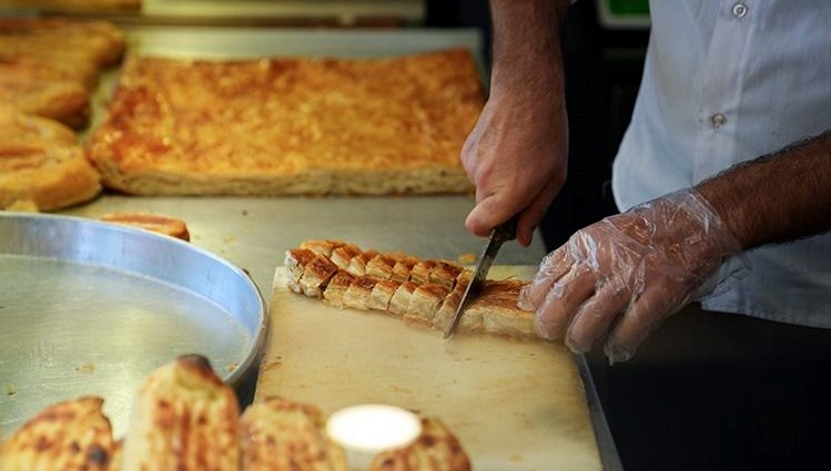 Meşhur markanın adını kullanıyordu: Börekten kıyma dışında her şey çıktı!