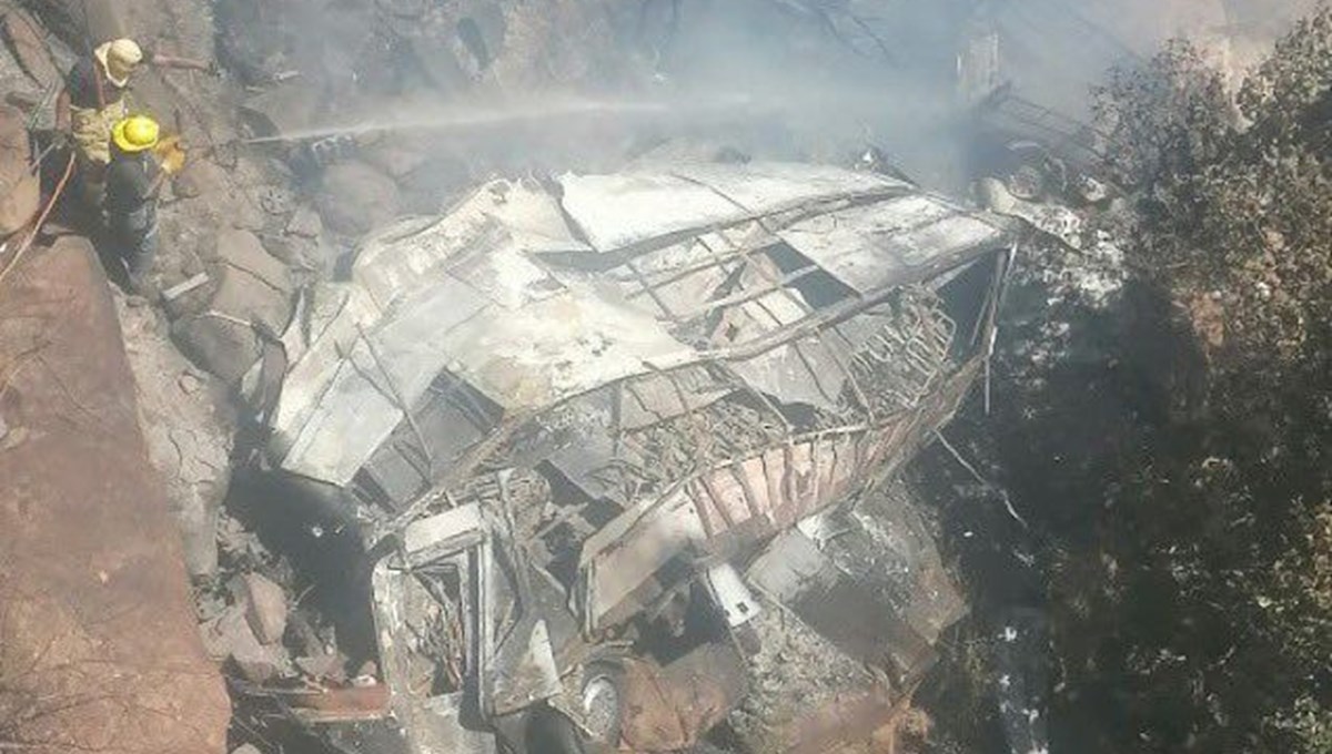 Güney Afrika’da yolcu otobüsü şarampole yuvarlandı: 45 kişi öldü