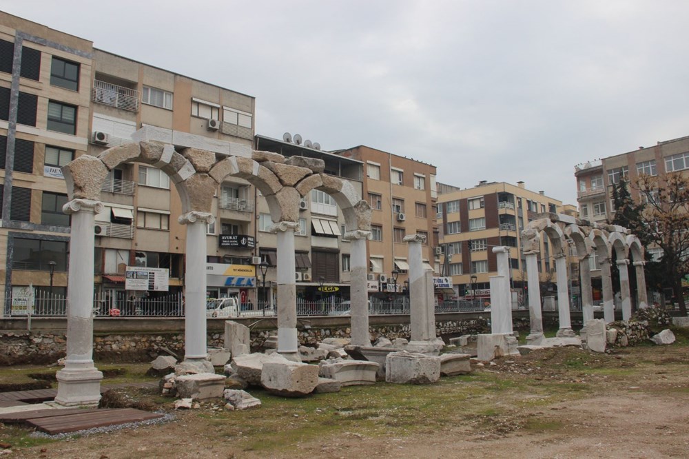 Akhisar'da antik şehirle modern şehir iç içe - 20