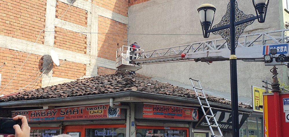 Görenler cep
telefonuna sarıldı! Caddedeki yırtıcı vatandaşı heyecanlandırdı, itfaiye ağ
atıp yakaladı - 5