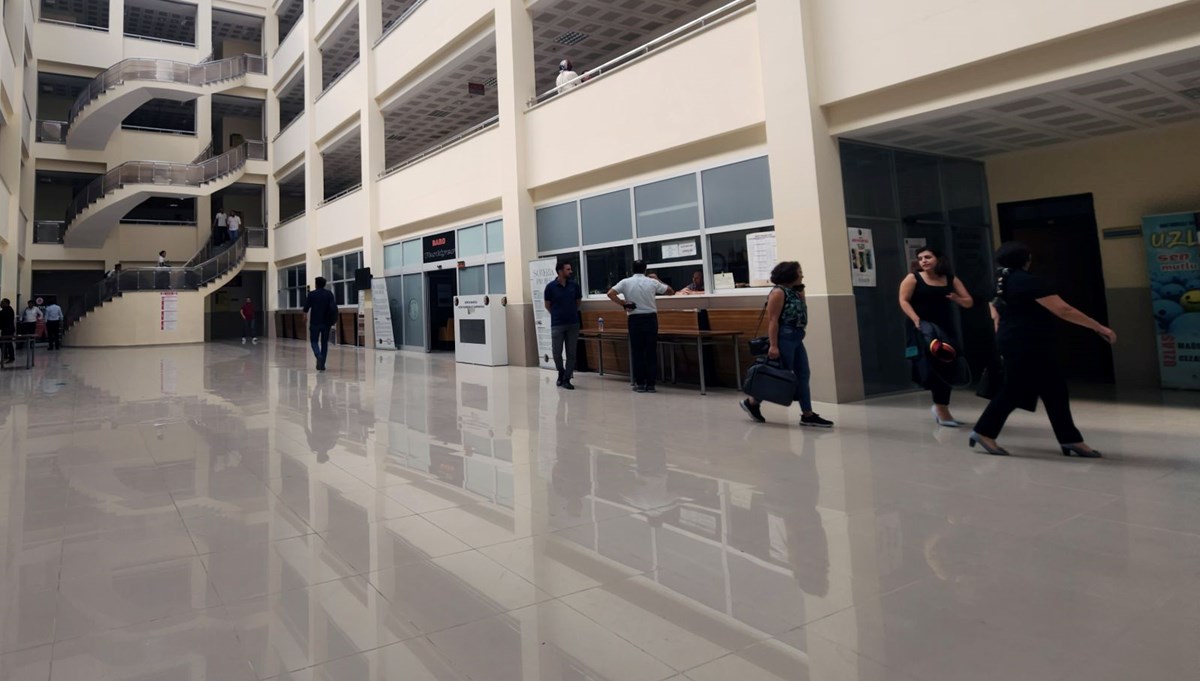 Adliyede 3’üncü kattan atlayan Afgan ağır yaralandı Adliyede 3’üncü kattan atlayan Afgan ağır yaralandı