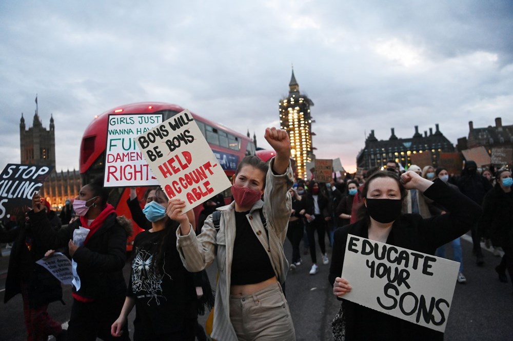 İngiltere'de polise öfke dinmiyor - 13