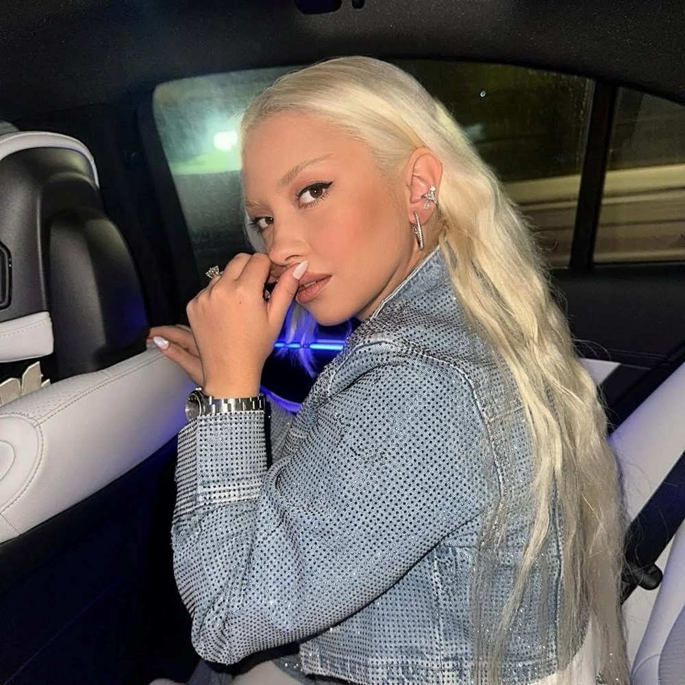 Ece Seçkin'in depremde tuzla buz olan ödülleri onarıldı - 2