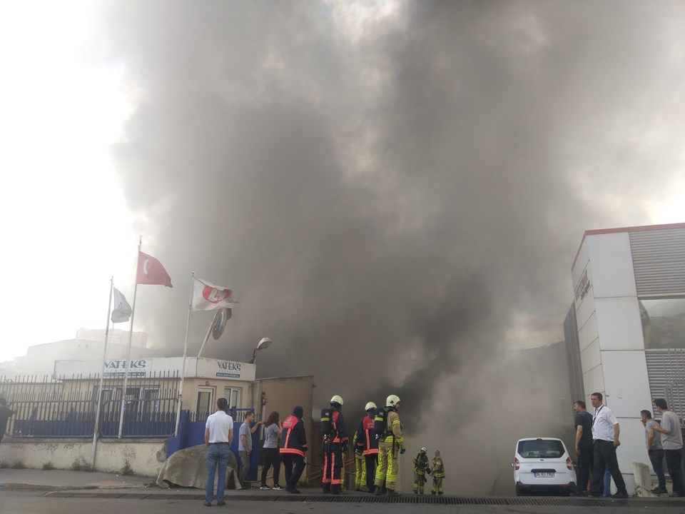 Gaziomanpaşa'da tekstil fabrikasında yangın - 1