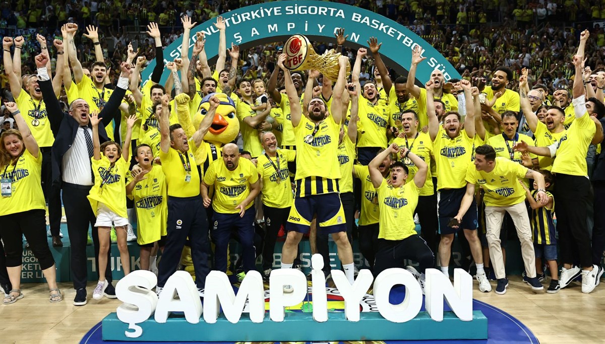 Fenerbahçe Beko, Anadolu Efes'i devirip şampiyon oldu