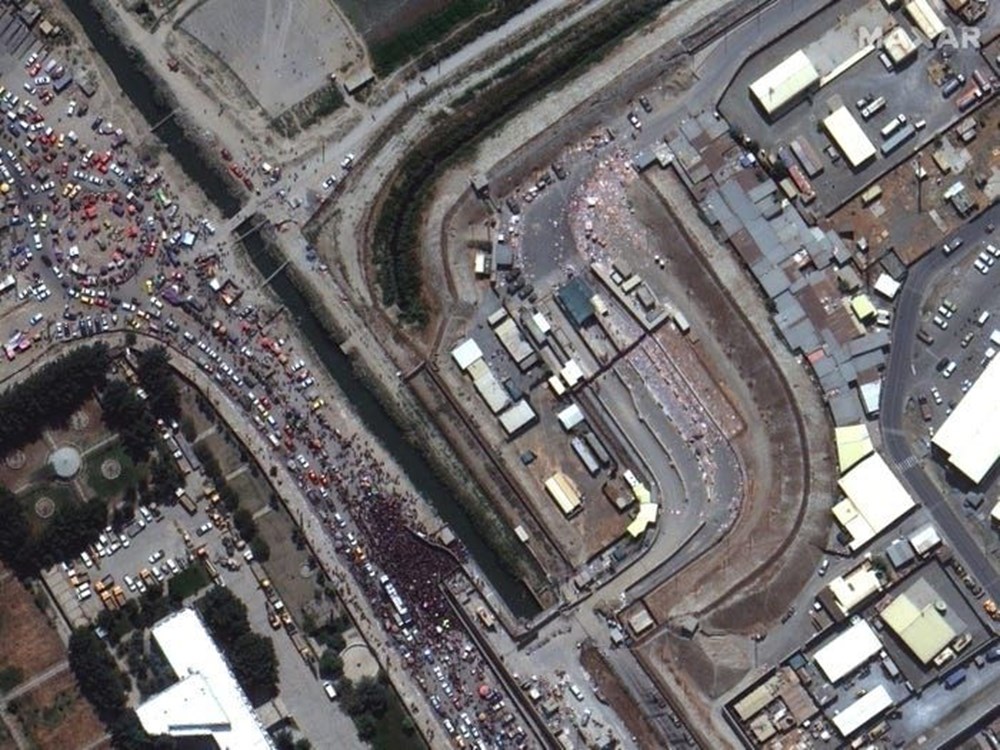 Kabil Havalimanı’ndaki kalabalık uydu görüntülerine yansıdı - 3