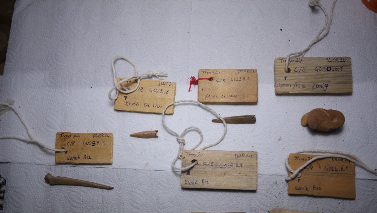 Troya Antik Kenti'nde 3 bin 500 yıllık ok ucu ve aşık kemiği bulundu