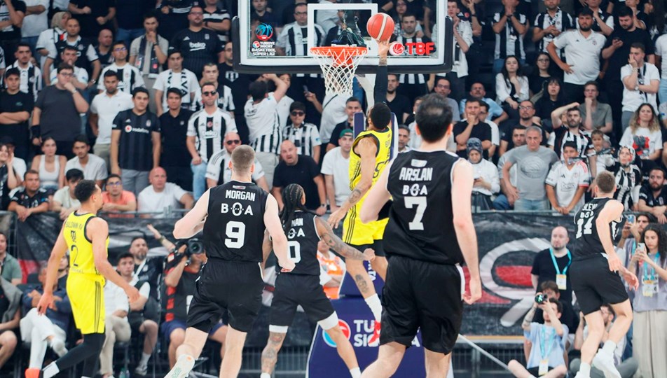 Beşiktaş, final serisinde durumu 2-1'e getirdi