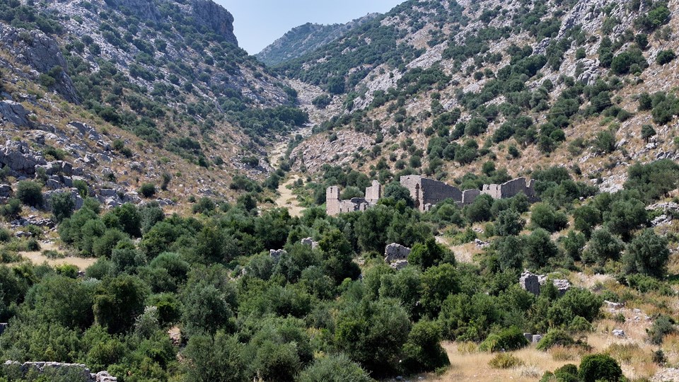 Antik döşeme yol, doğal güzelliğini koruyor - 1