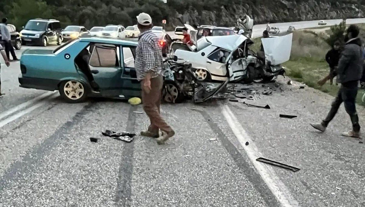 Antalya'da feci kaza: 3 yaşındaki çocuk hayatını kaybetti Antalya'da feci kaza: 3 yaşındaki çocuk hayatını kaybetti
