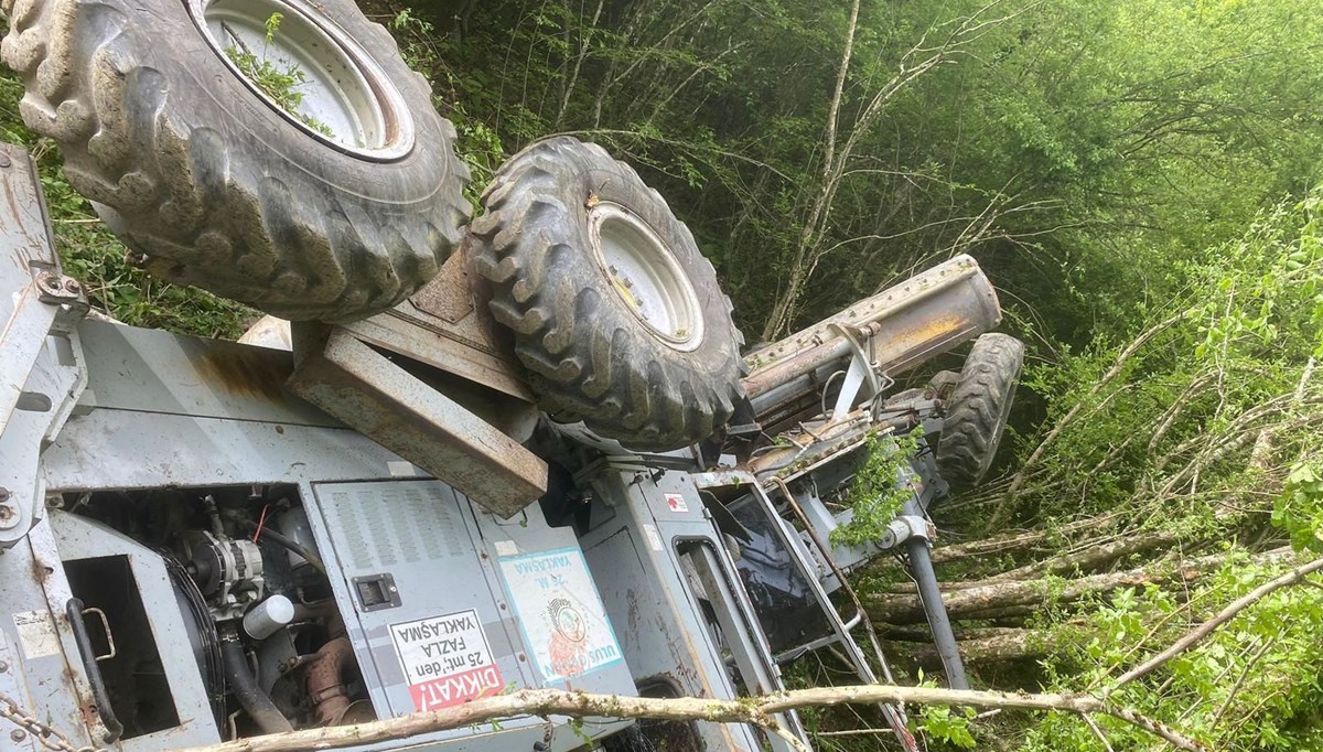 50 metreden yuvarlanan iş makinesinin operatörü ağır yaralandı